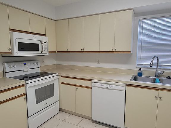 5th image of 2516 56th Ave E