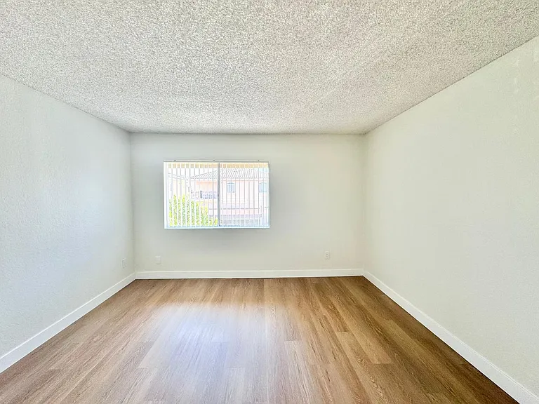 Buena Vista Apartments — Photo 8