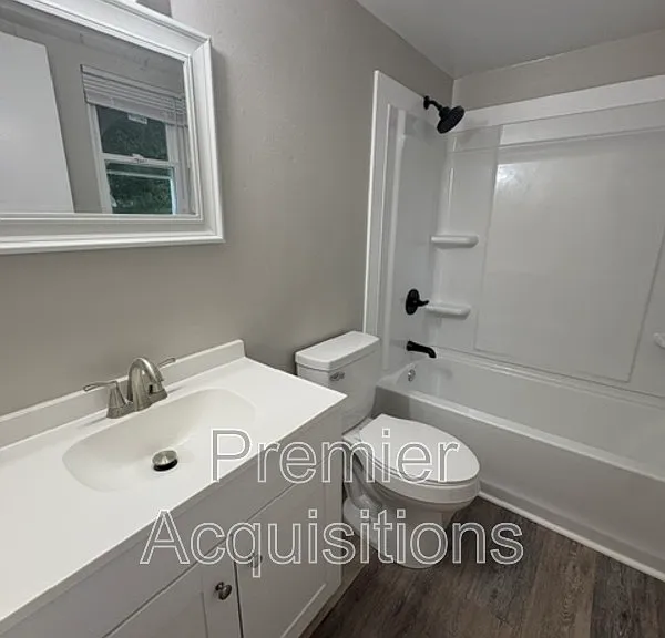 307 N 45th St — Photo 6