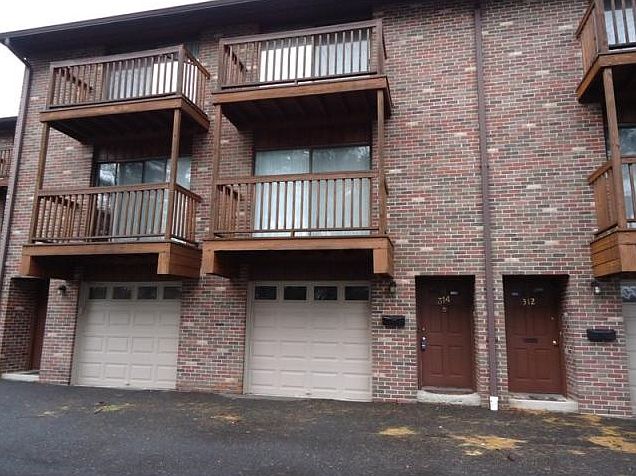 Spacious, Lovely Two Bedroom Townhouse