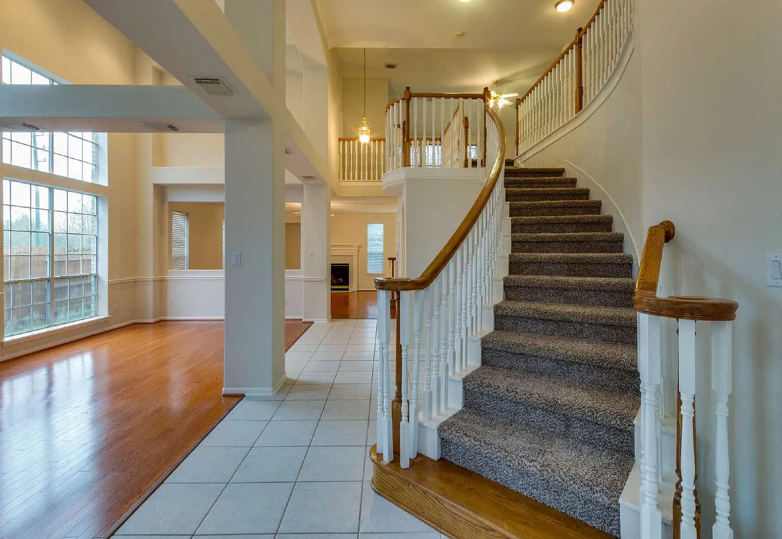 5 bed, 3.5 bath, 3997 sqft, $3,600 — Photo 2