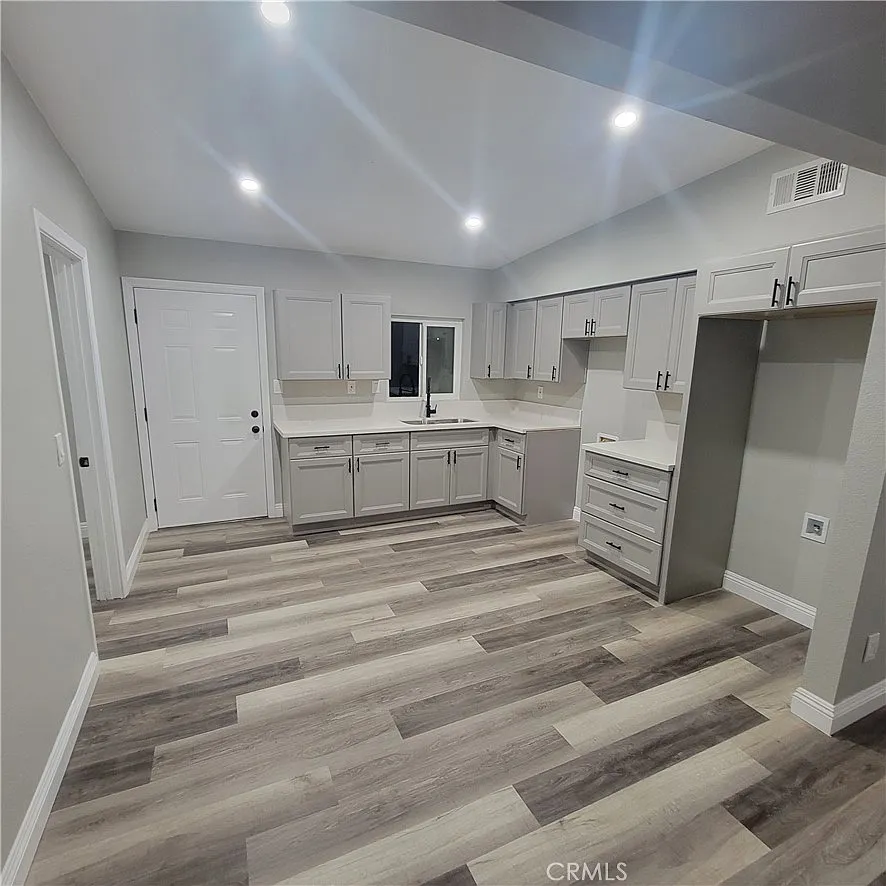 2 bed, 1000 sqft, $2,000 — Photo 1