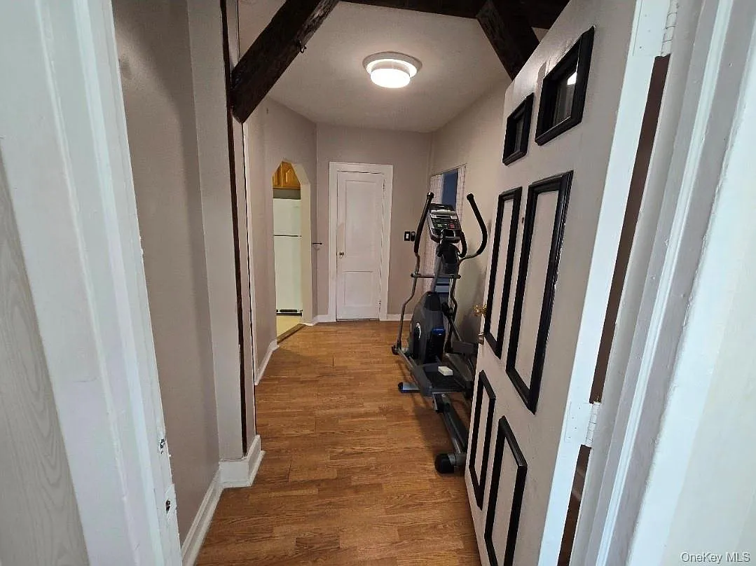 2 bed, 1.0 bath, 2323 sqft, $1,700 — Photo 3