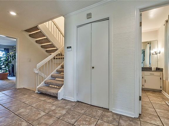 4th image of 10258 Cedarbrooke Ln