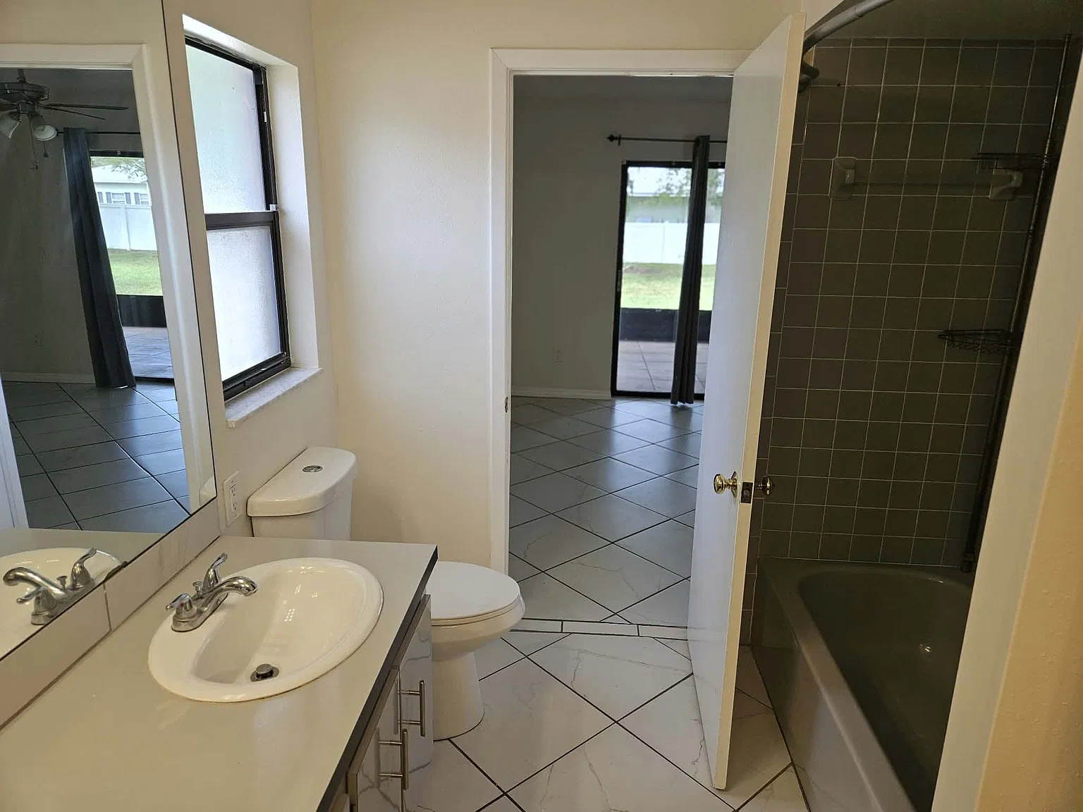 3 bed, 1780 sqft, $2,300 — Photo 4