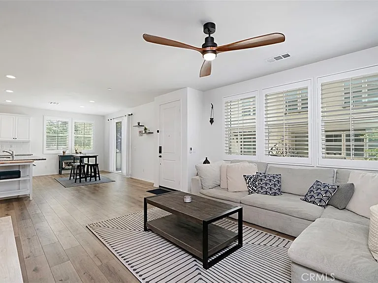 3305 E Midsummer Privado — Photo 12