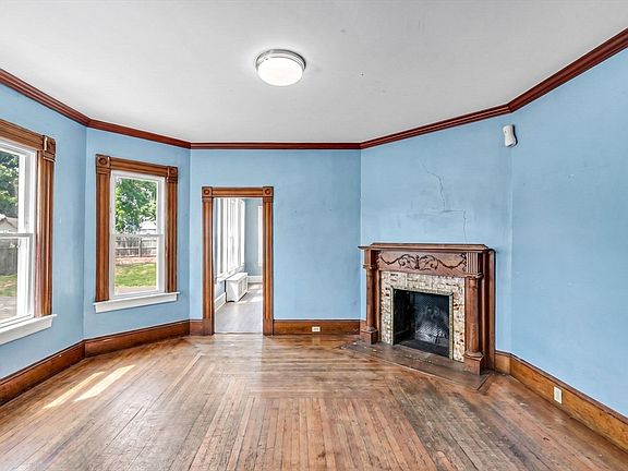 4th image of 130 Berkshire St