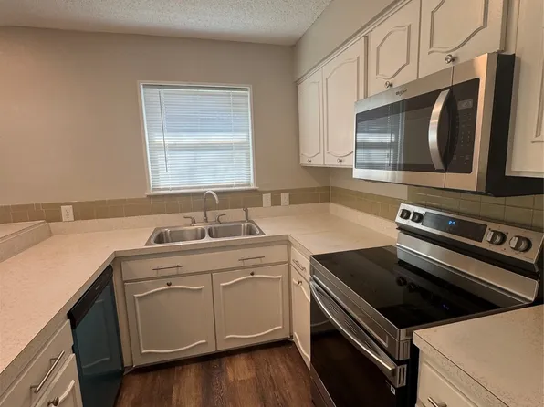 1010 Waverly Dr, Arlington, TX 76015