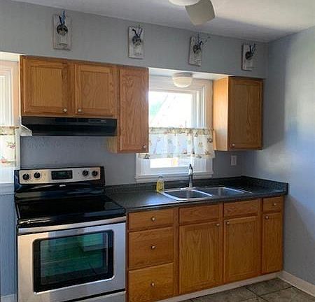 4th image of 1730 Raymond Ave