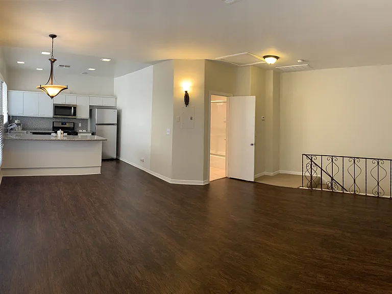 Lindbrook Manor Apartments — Photo 99