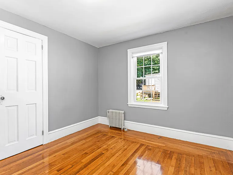 1186 Douglas Pike — Photo 4
