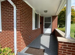 22 Shorewood Dr N, Danville, IL 61832