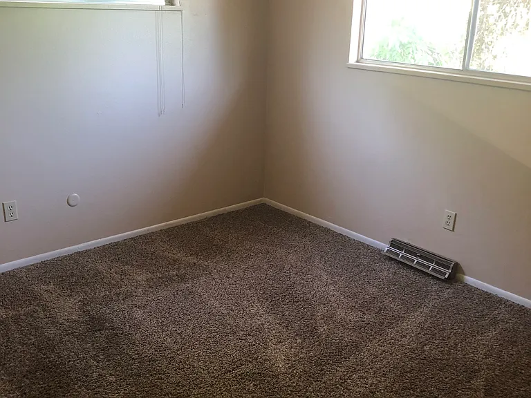 1804 S Whitcomb St — Photo 3