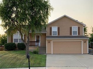 19302 Aster Ct, Smithville, MO 64089