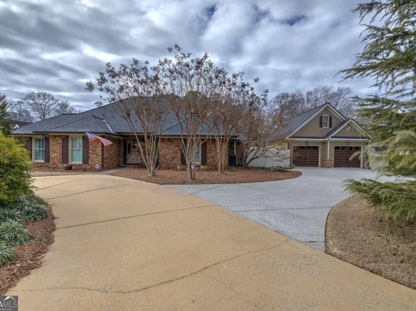 301 Briar Patch Ln, Cartersville, GA 30120