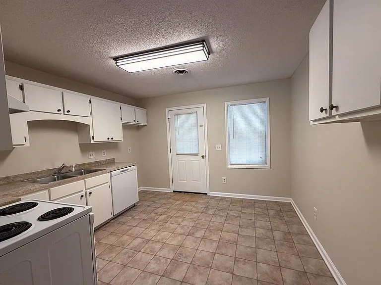 266 Church St #B — Photo 9