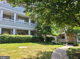 13058 Autumn Woods Way APT 303, Fairfax, VA 22033