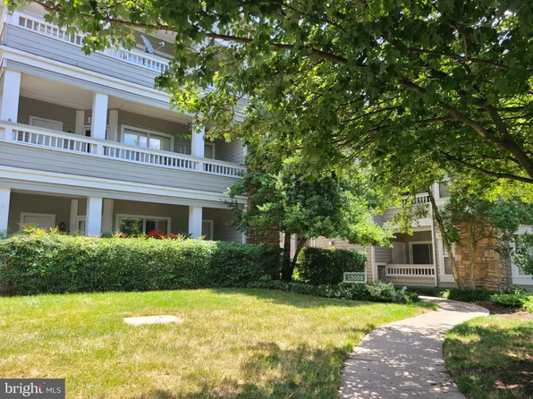 13058 Autumn Woods Way APT 303, Fairfax, VA 22033