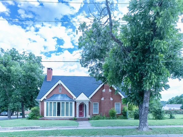 1001 W Walnut St, Coleman, TX 76834
