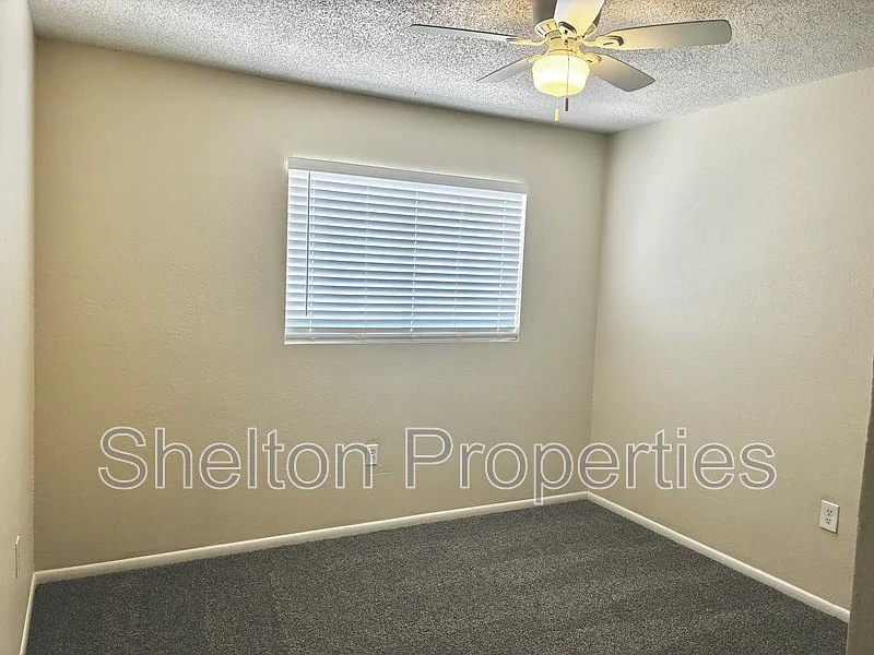 2 bed, 1.5 bath, 989 sqft, $1,049 — Photo 4