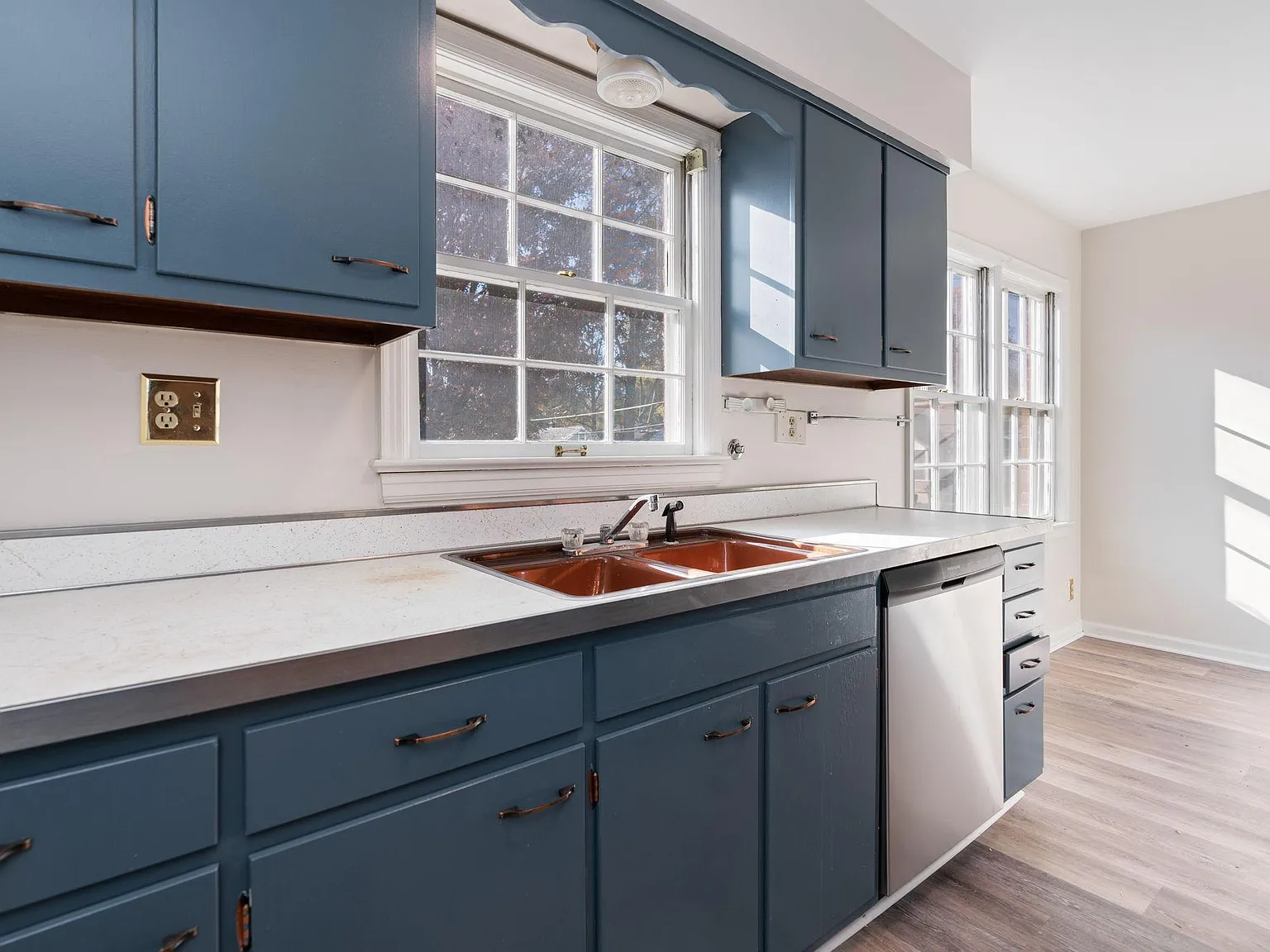 4056 Massie Ave — Photo 4