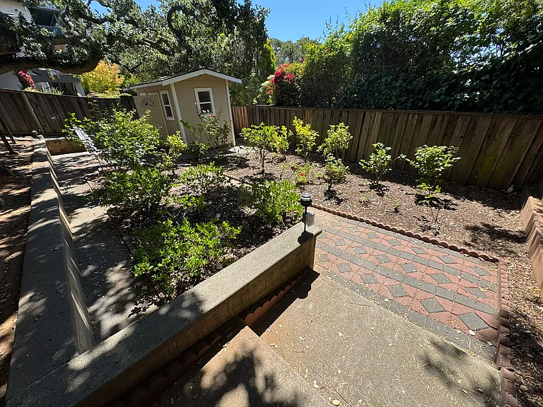 1912 Oak Knoll Dr — Photo 3