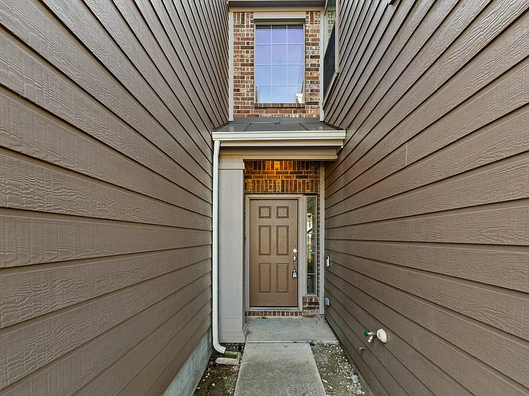 7904 Hannah St — Photo 4