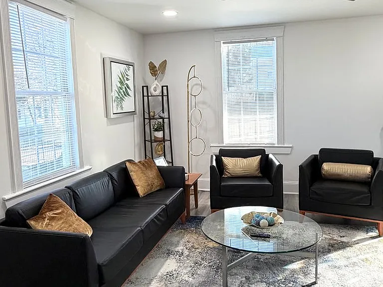 732 Hughes St — Photo 1