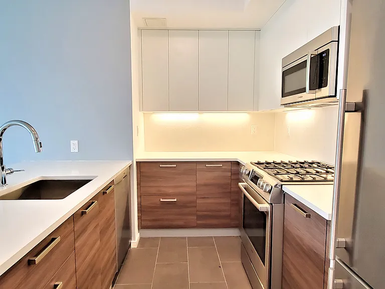 40 Pinehurst Ave #4D — Photo 6