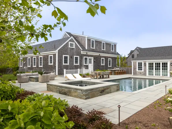 10A Gray Ave, Nantucket, MA 02554