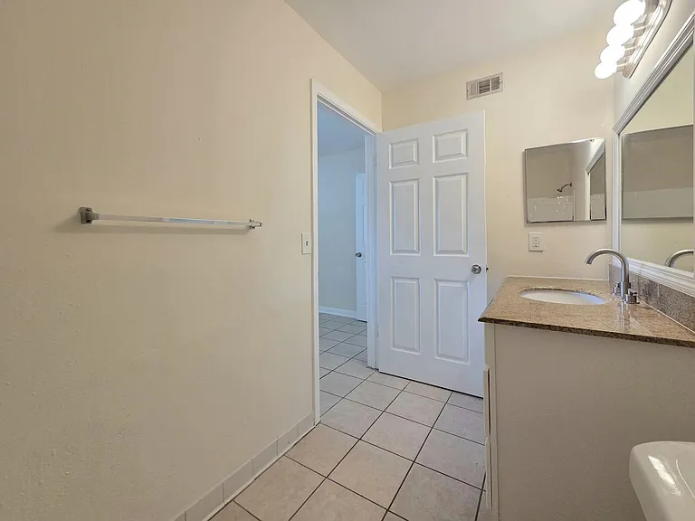 605 Northlake Blvd #48 — Photo 16