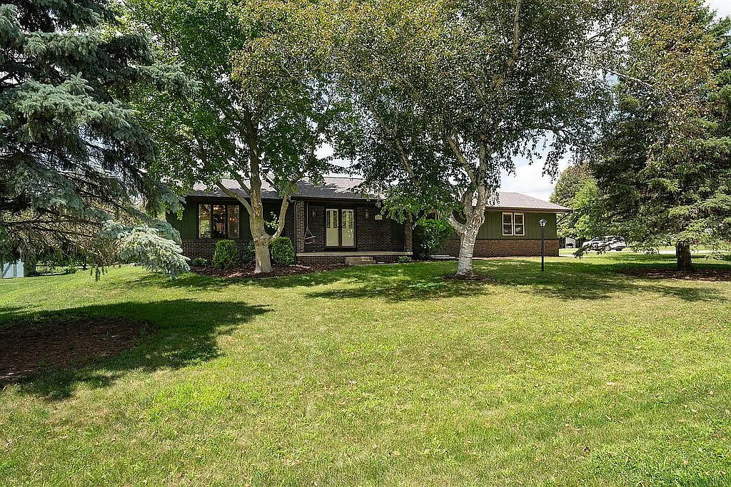 119 Eugene St photo 1