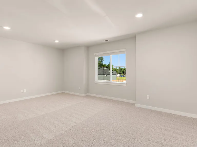 11001 33rd St NE — Photo 11
