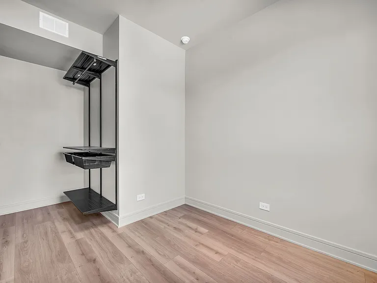 3701 W Dickens Ave #1 — Photo 14