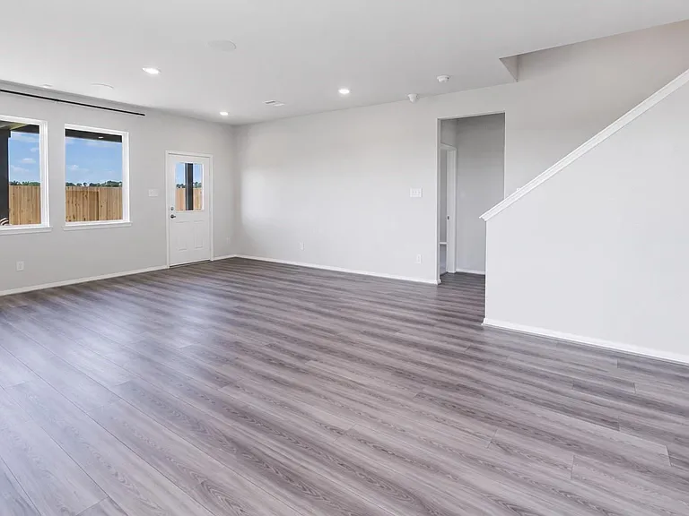 1110 Pecan Tree Ln — Photo 3