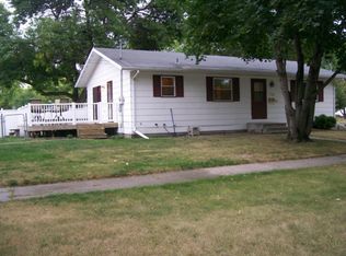 1123 S 16th St, Grand Forks, ND 58201