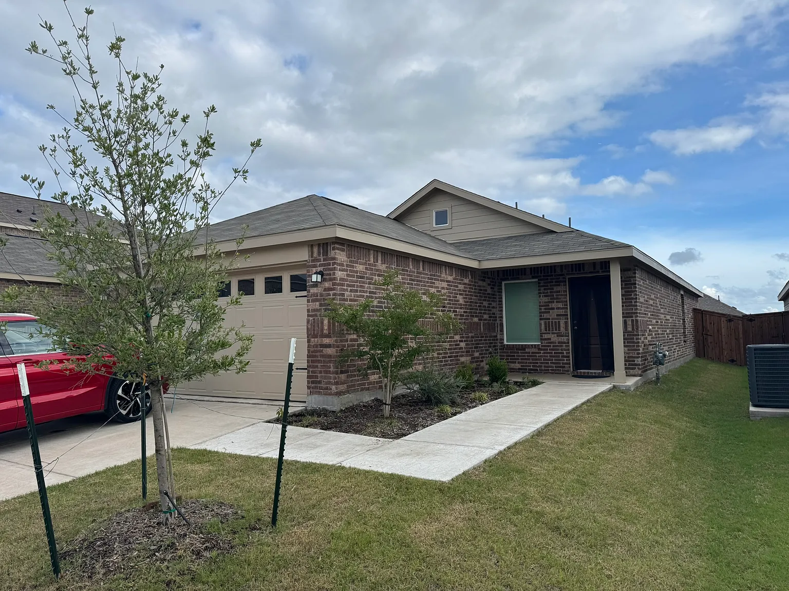3 bed, 1464 sqft, $1,900 — Photo 1