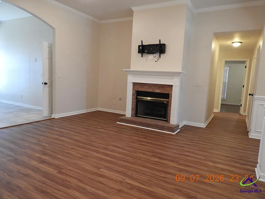 3 bed, 2.0 bath, 1717 sqft, $1,950 — Photo 4