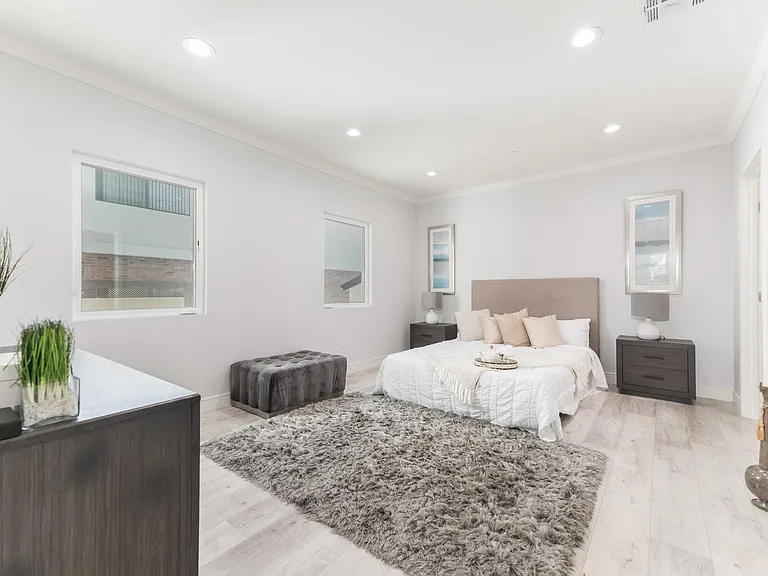 526 W Doran St — Photo 19