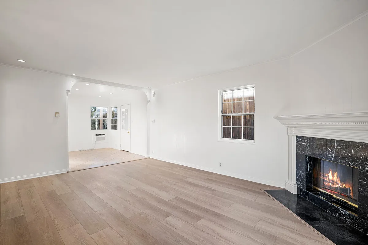 Building Photo - 4920 Cahuenga Blvd