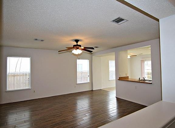 4th image of 2600 Stapleford Dr