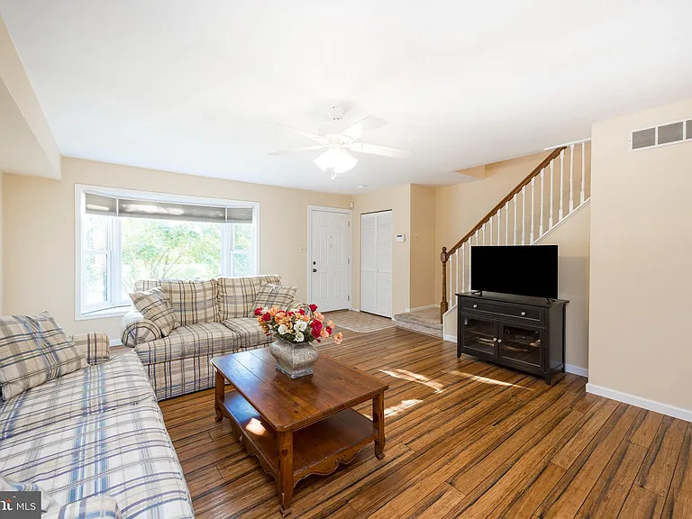 3930 Gatehouse Ln — Photo 7