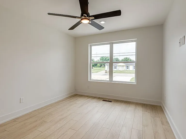 3630A Village Trl — Photo 3