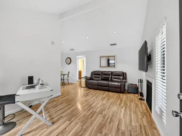 6060 Gloria Dr APT 19, Sacramento, CA 95822