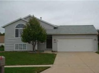 325 Pioneer Trl, Cedar Springs, MI 49319