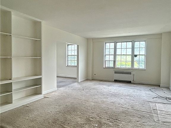 5th image of 13800 Fairhill Rd Unit 318