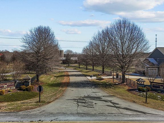 4th image of 286 Hunter Glen Ln #27