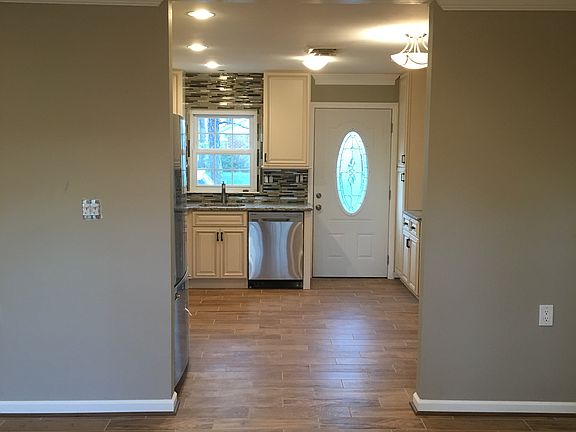 2nd image of 811A Dumbarton Dr