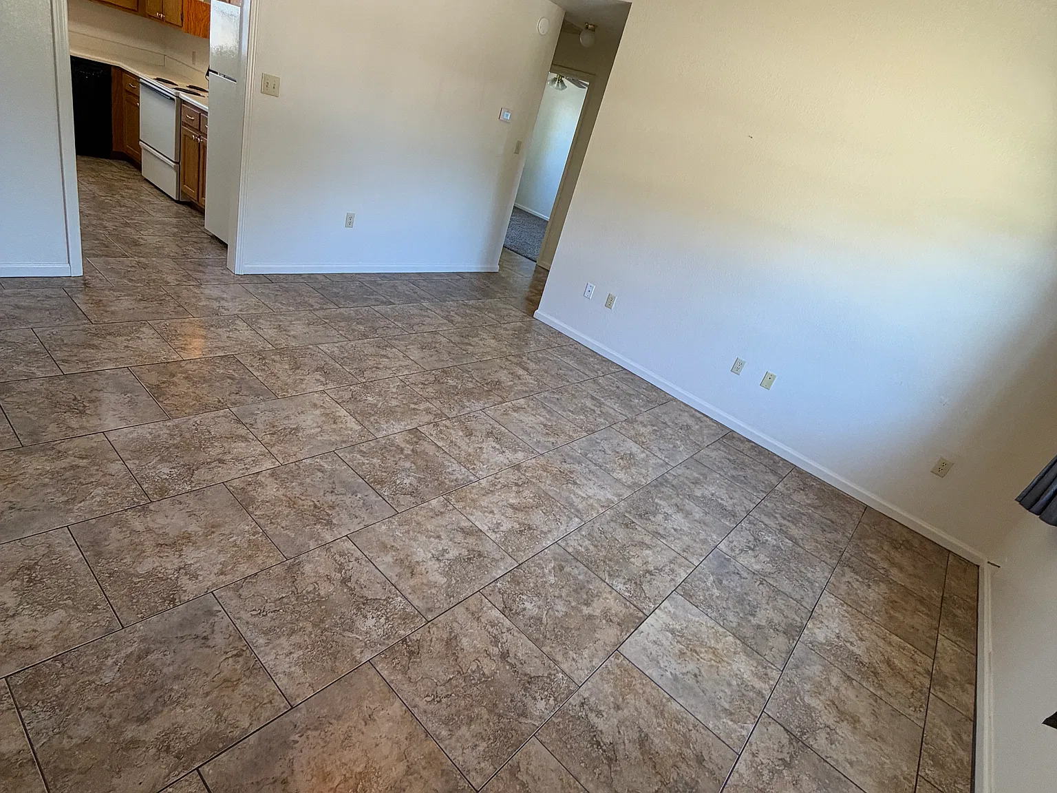 2 bed, 866 sqft, $850 — Photo 2
