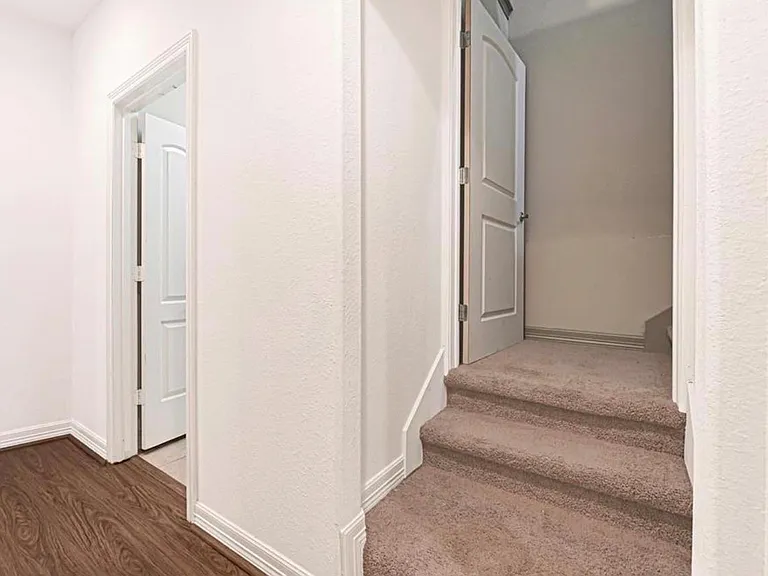 1531 Woodbend Park W — Photo 25